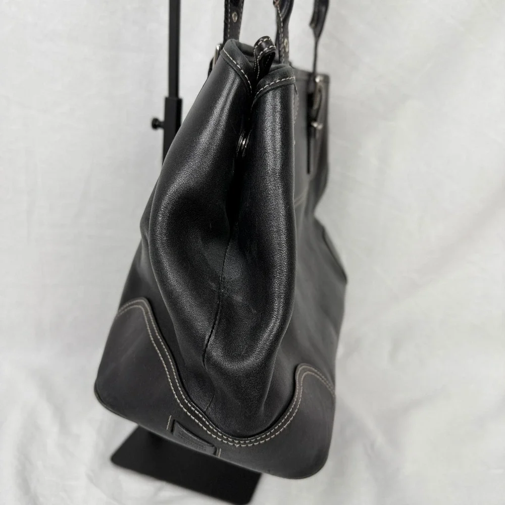 Coach Leather Purse‎ Top Handle Bag/ Purse Black Buckle